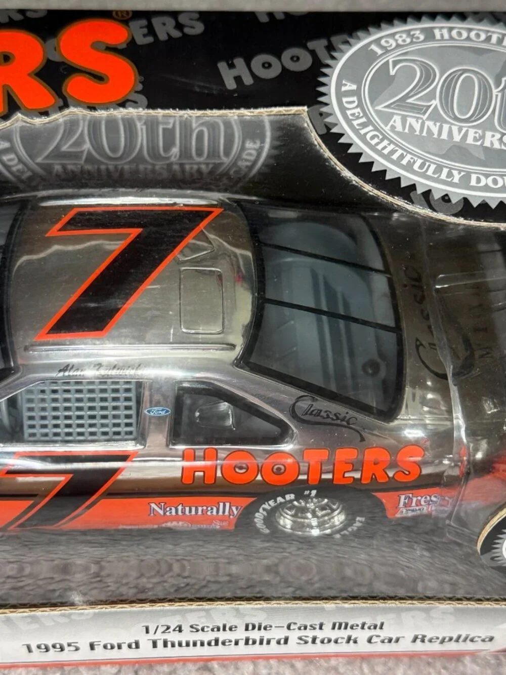 2003 Alan Kulwicki #7 Racing Champions Hooters Ford Thunderbird 1:24 Diecast